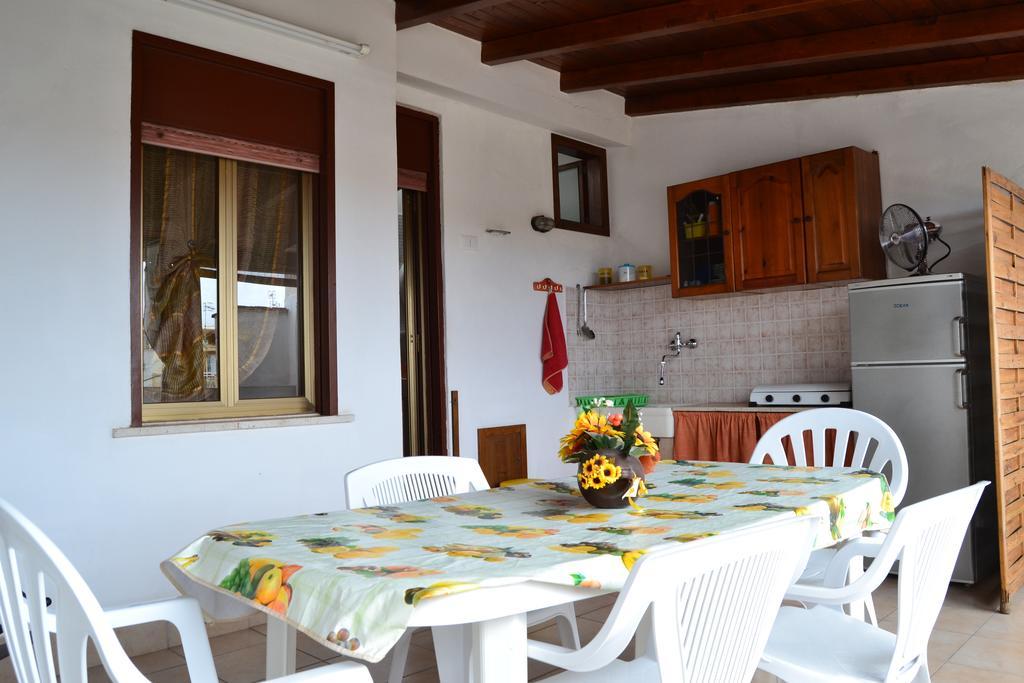 Casa Vacanze Laura Изола деле Фемине Екстериор снимка
